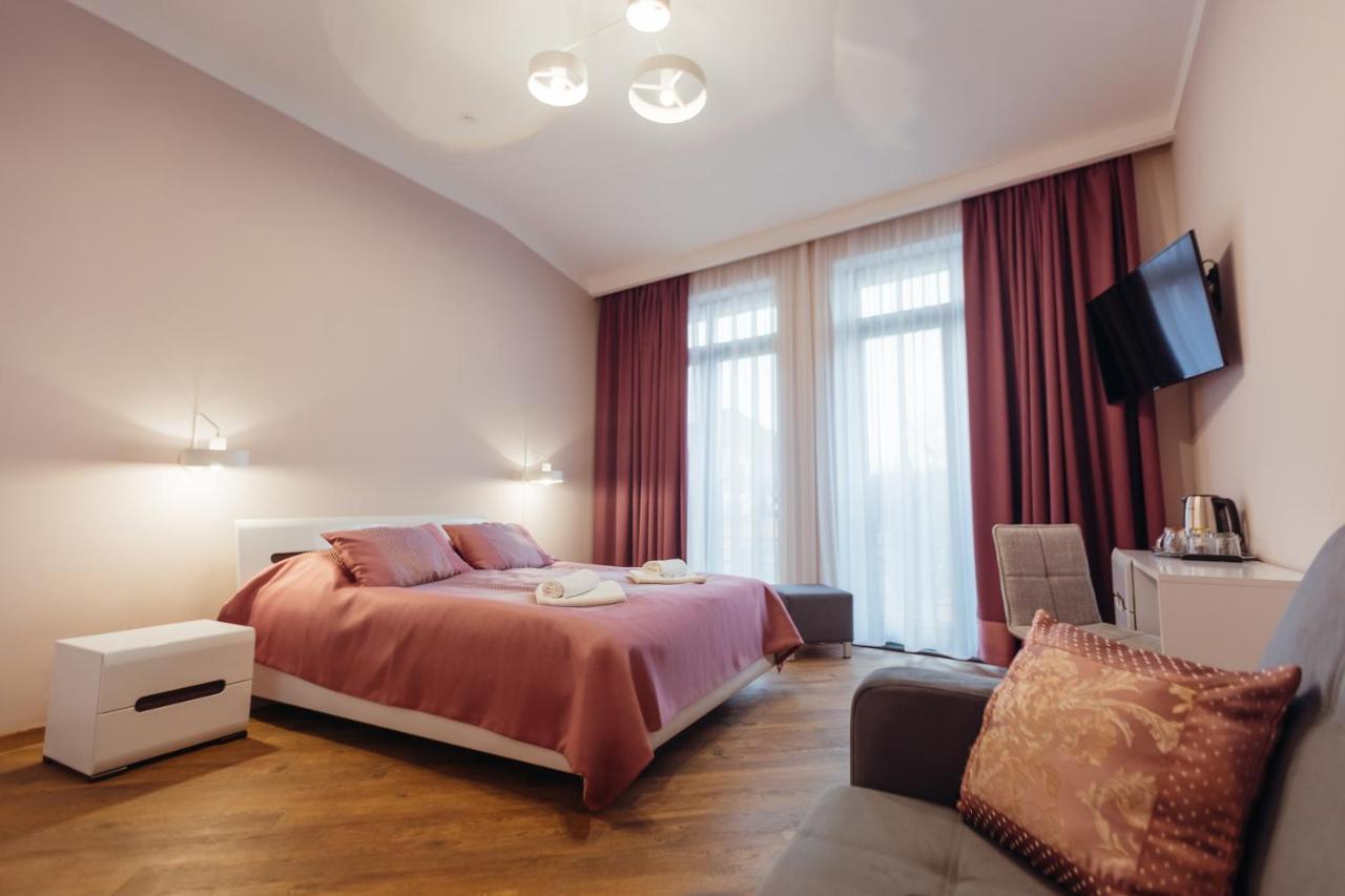 Nicole Hotel Uzhhorod Exterior photo