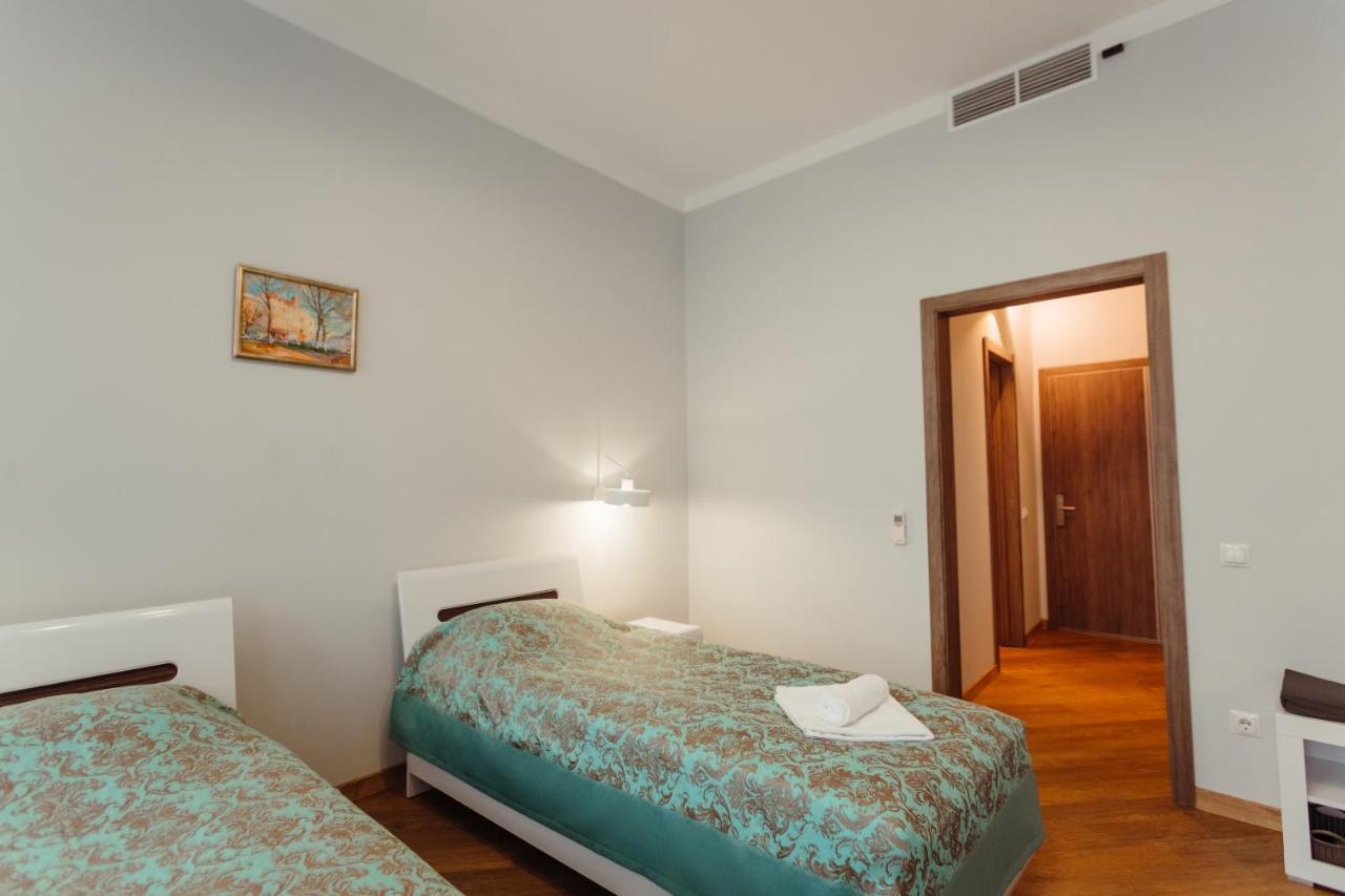 Nicole Hotel Uzhhorod Exterior photo