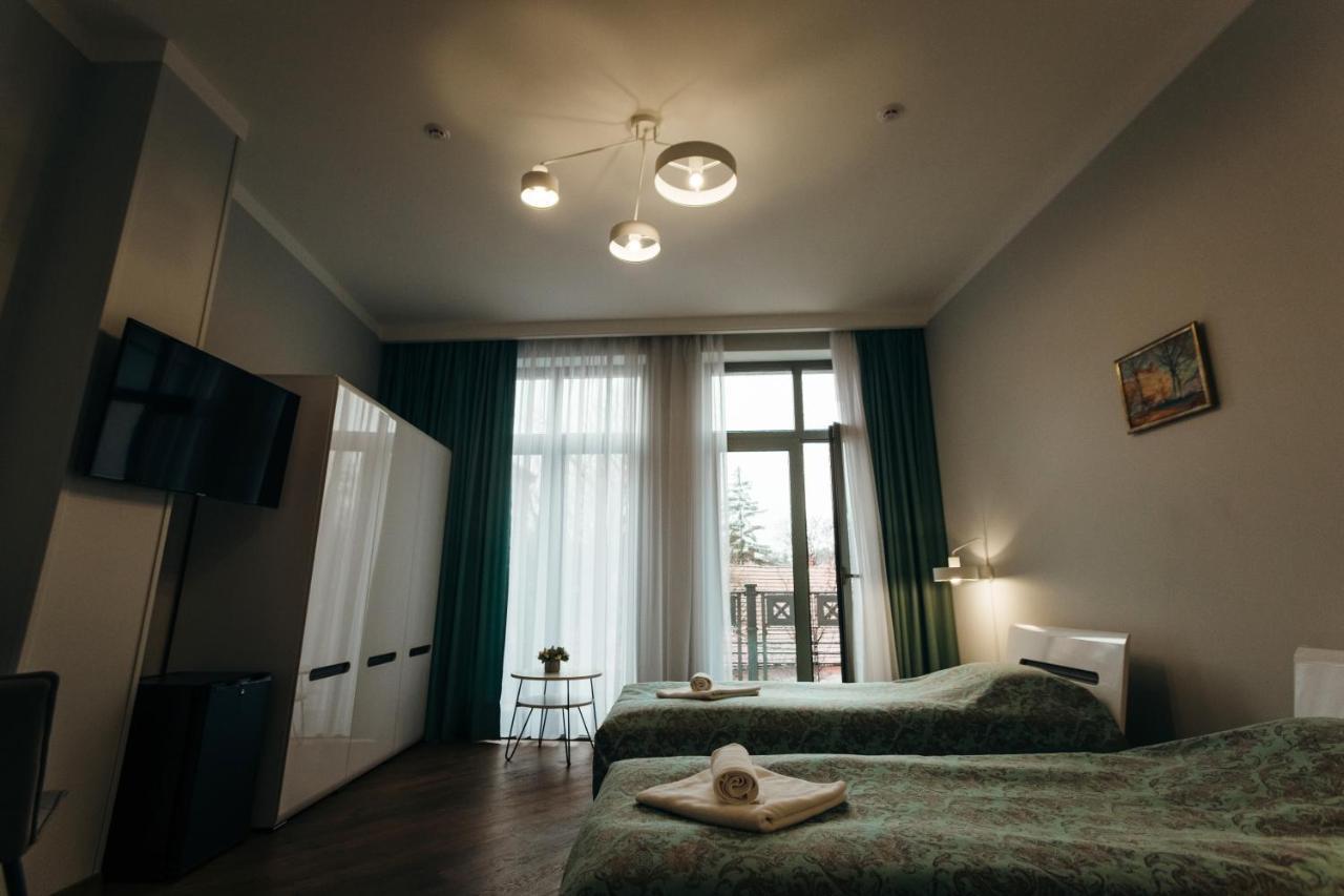 Nicole Hotel Uzhhorod Exterior photo