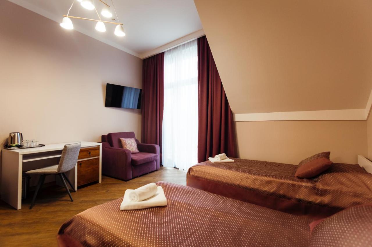 Nicole Hotel Uzhhorod Exterior photo