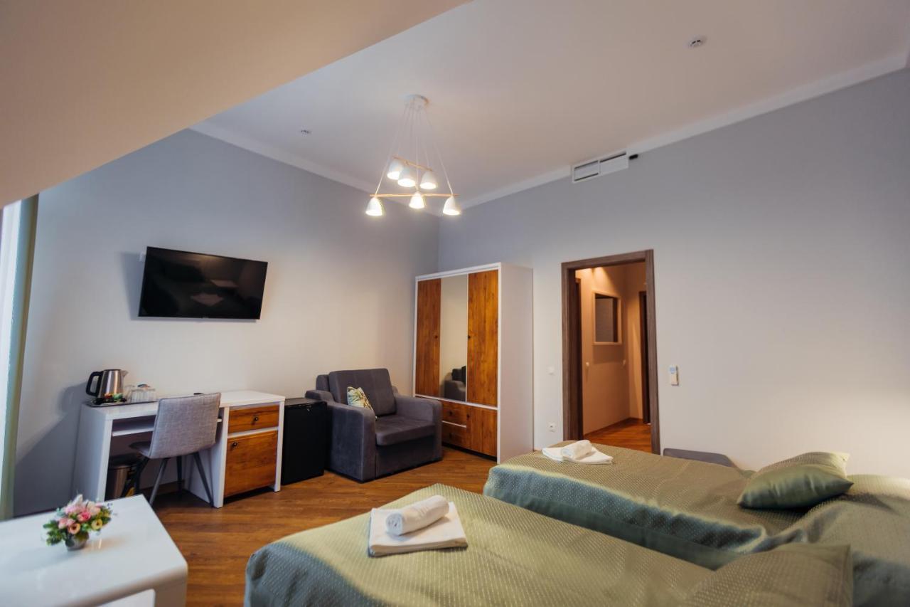 Nicole Hotel Uzhhorod Exterior photo