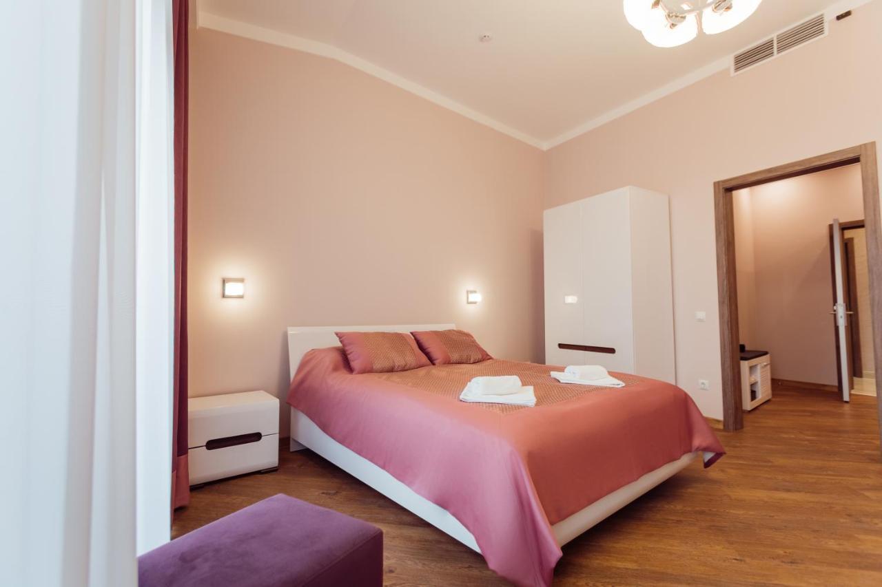 Nicole Hotel Uzhhorod Exterior photo