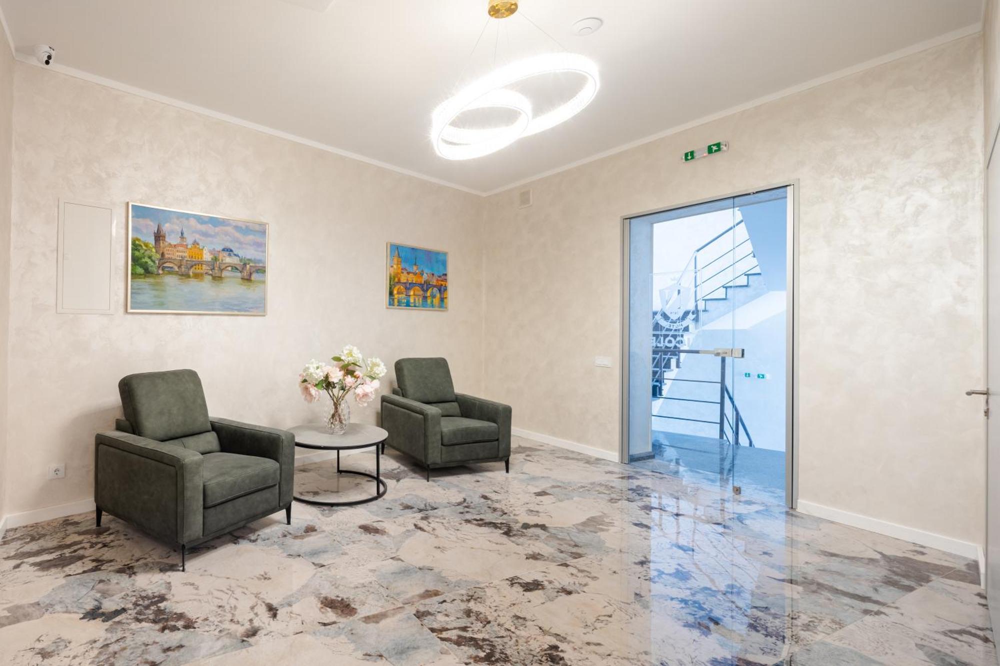 Nicole Hotel Uzhhorod Exterior photo